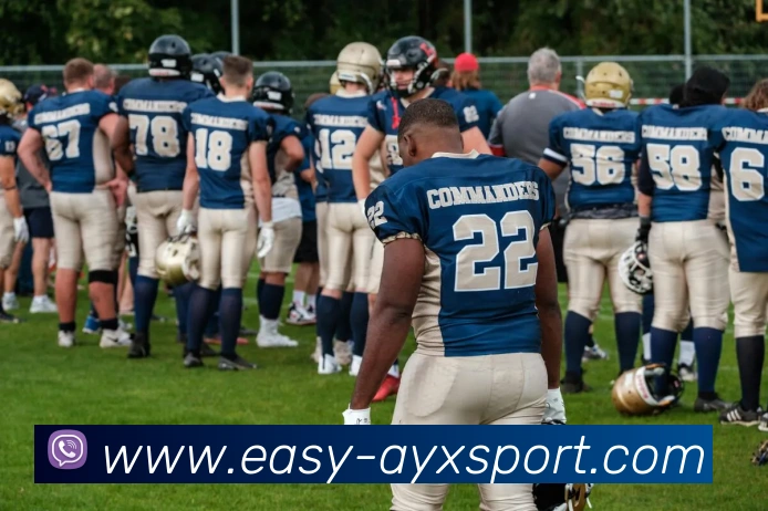 哈兰德晒曼城配色圣诞帽庆祝照为2025年胜利收官添彩