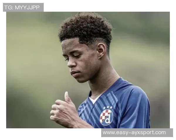 巴萨关注墨西哥16岁天才球员G莫拉已与其经纪人接触